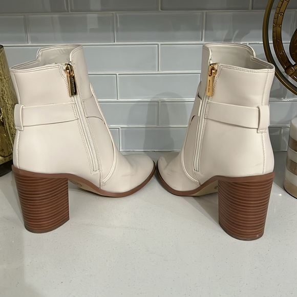 Worn only once - Picture 3 of 9